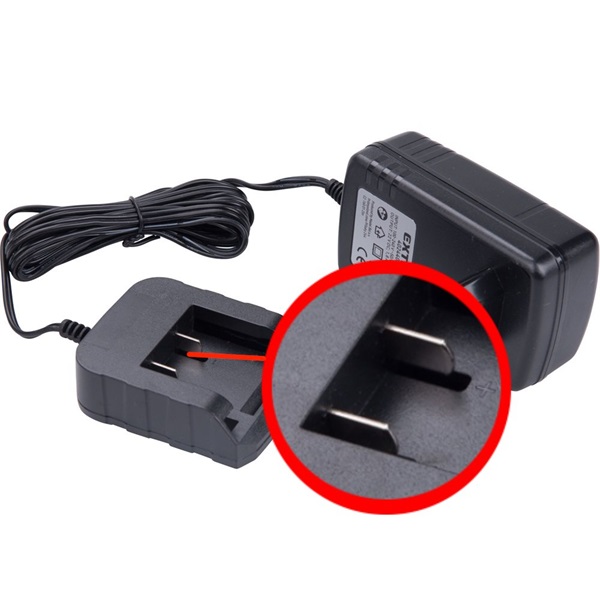 TARTOZEK akkutöltő ÚJABB TÍPUSÚ 402440 Li-ion akkuhoz, 3 SARU; 20,5V, töltési idő: 1 óra [ 402440D ]